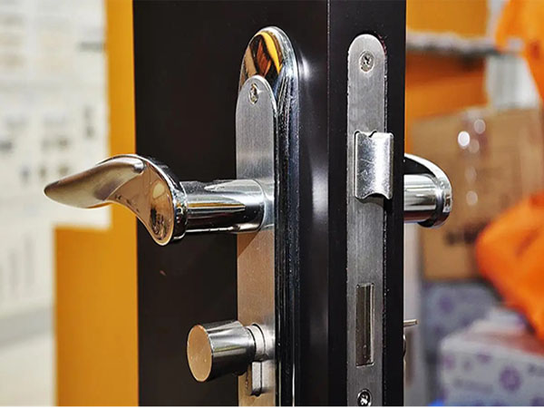 防盜門開(kāi)鎖